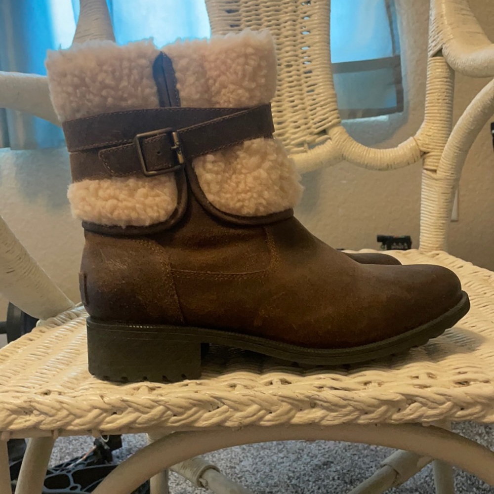 Women’s brown UGG ankle zipper boots wool sz 9